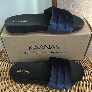 Kaanas Women's Navy Sandals size 8 NIB
